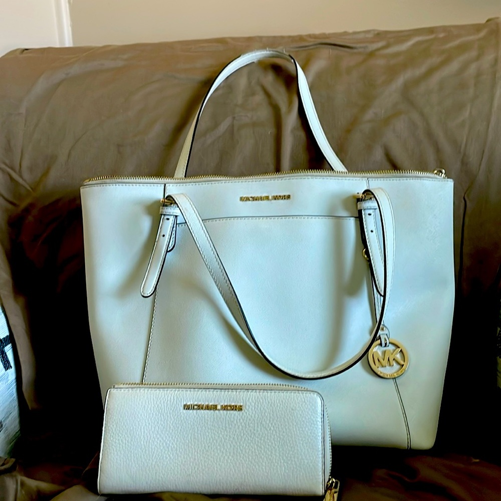 White Michael Kors purse and wallet